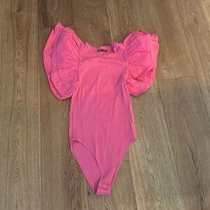 Zara coral pink ribbed body suit, short sleeve ruffle sleeves, Large